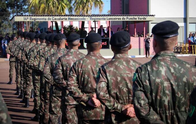 Jovens de Itapiranga realizam inspeção de saúde do exército nesta quinta-feira