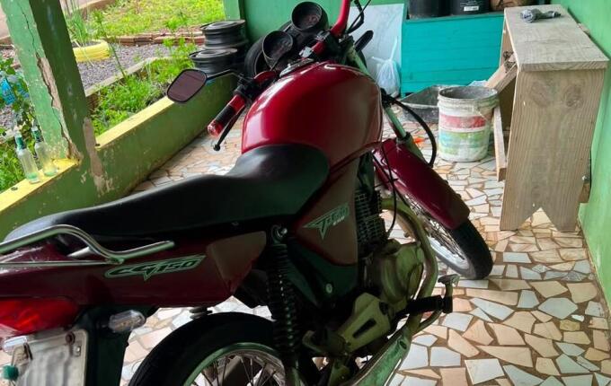 Motocicleta é furtada em frente a supermercado em Dionísio Cerqueira