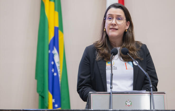 Estudantes de Belmonte vivem experiência parlamentar na Alesc durante o Parlamento Jovem