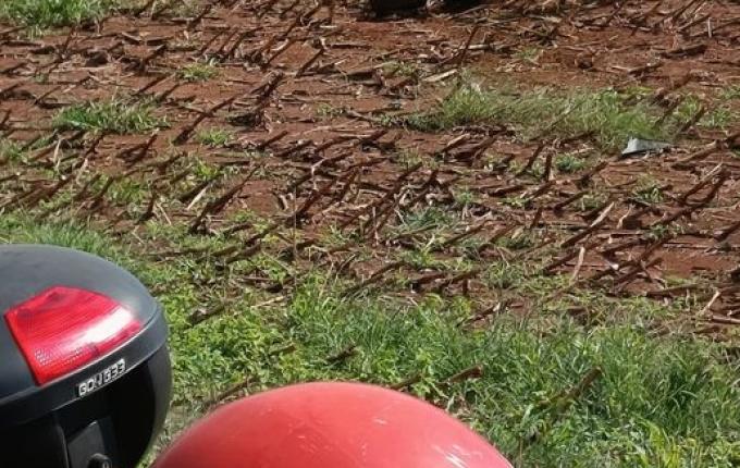 Duas pessoas ficam feridas em colisão entre carro e moto na SC-163, em Iporã