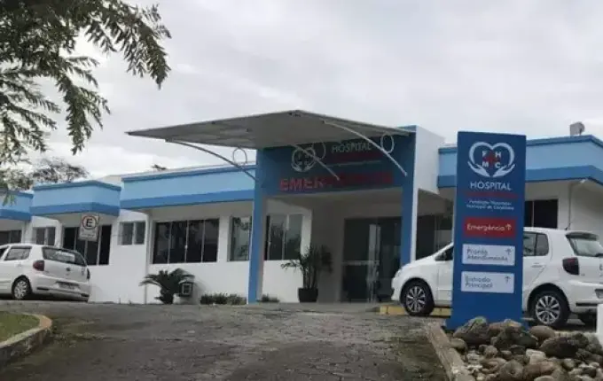 Médico que teria feito oração durante atendimento à criança é demitido em SC