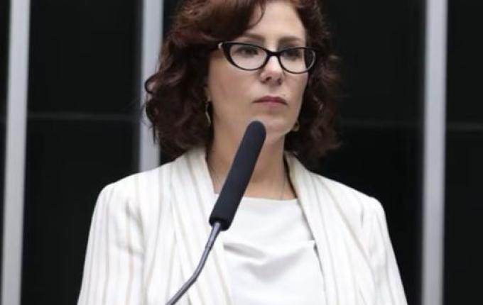 Pedido de extradição de Carla Zambelli já está na Itália