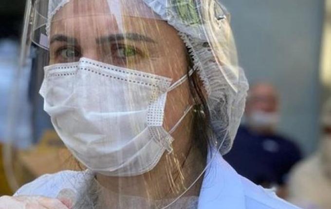 Brasileira recebe vacina experimental contra Covid-19