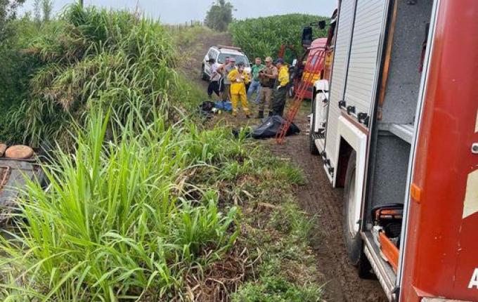 Idoso morre afogado após carro sair da pista e cair em açude no interior de Bandeirante