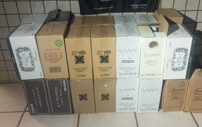 PM apreende carga de vinhos argentinos durante ação de fronteira em Dionísio