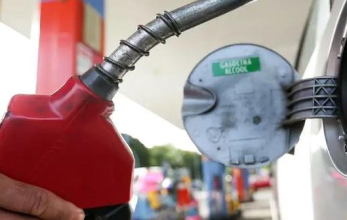 Preço da gasolina aumentou 10% no ano em SC e fechou 2024 em R$ 6,29