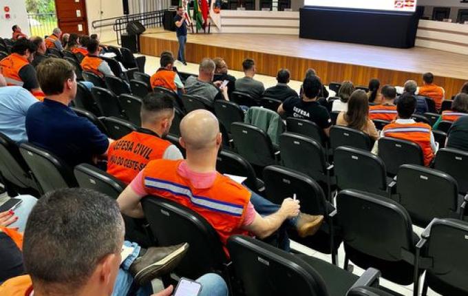 Defesa Civil capacita municípios em evento na Câmara de Vereadores de SMO