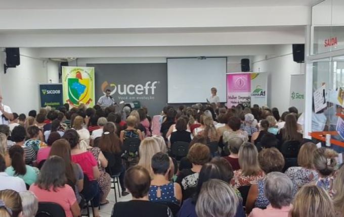 Campanha Despertar Feminino em Itapiranga reúne mais de 200 mulheres