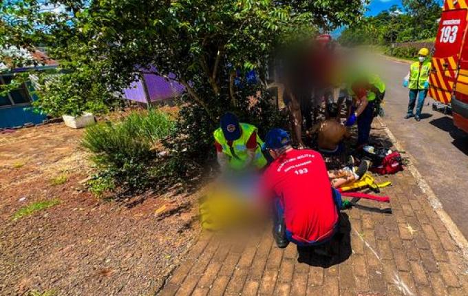 Mulher colide com o carro na moto do ex-namorado e deixa feridos em SMO