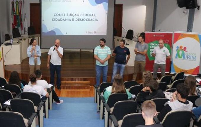 Escola do Legislativo realiza capacitação para Vereadores Mirins em Itapiranga