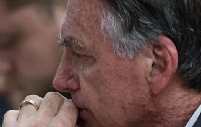 Moraes autoriza cirurgia de Bolsonaro, mas nega pedido de prisão domiciliar