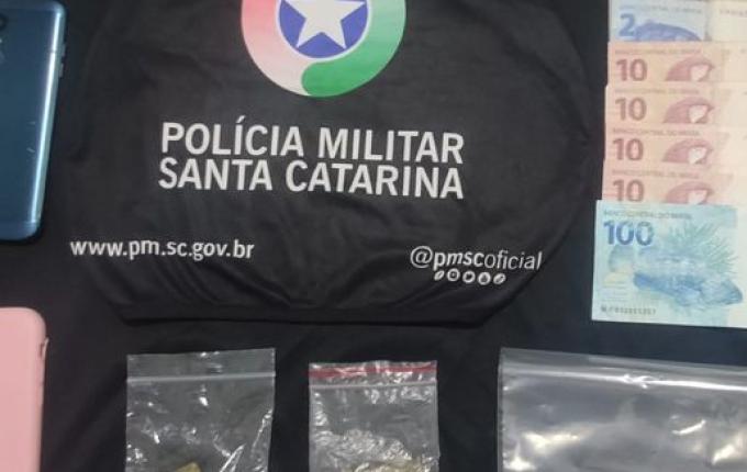 PM prende traficante no momento em que estava indo entregar entorpecentes