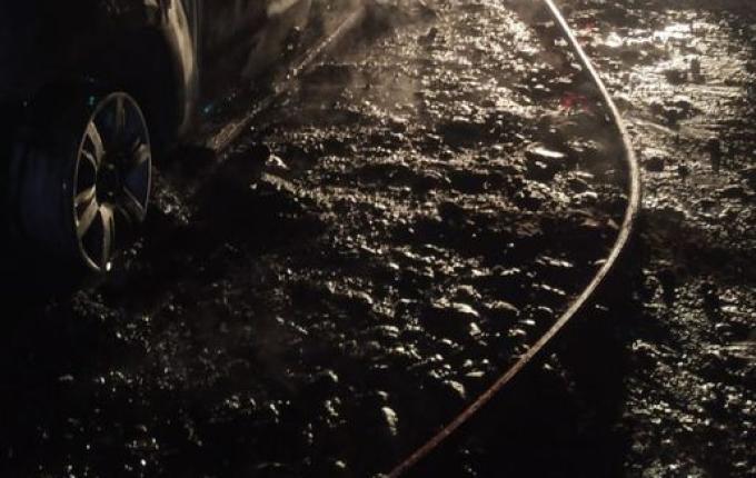 Caminhonete é destruída por incêndio em Palmitos