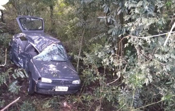 Homem morre em colisão com árvore na SC-157