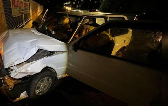 Colisão traseira envolve dois veículos na Willy Barth, em SMOeste