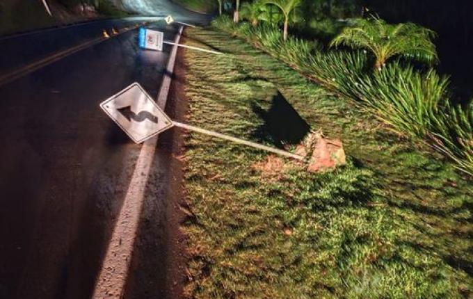 Placas de trânsito e lixeiras são danificadas no interior de Itapiranga