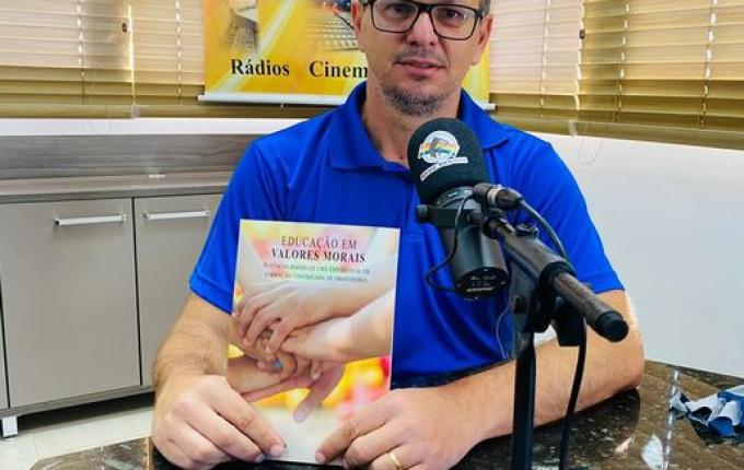 Professor de Itapiranga lança livro que debate educação e valores morais