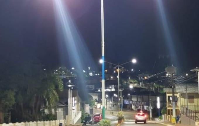 Prefeitura conclui instalação de lâmpadas de LED em Iporã do Oeste
