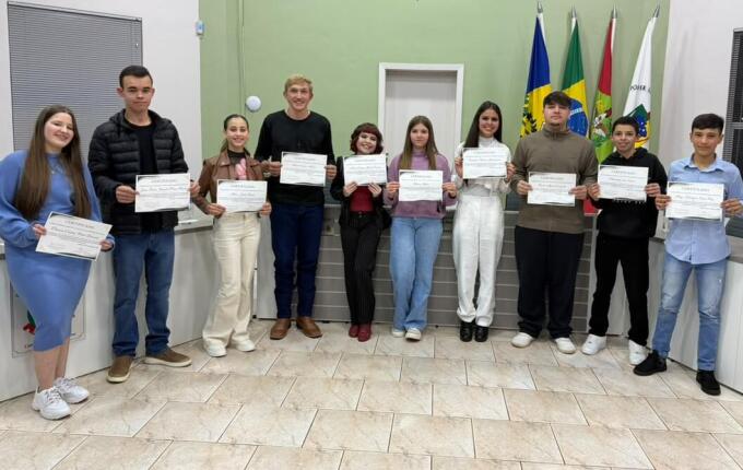 Segunda legislatura do Parlamento Jovem é empossada em Campo Erê