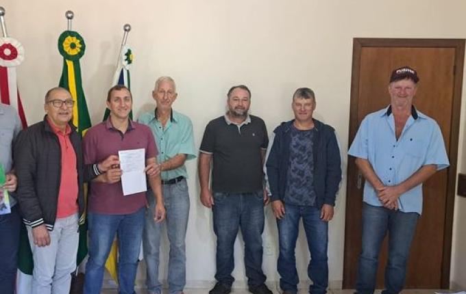 Administração Municipal recebe emenda para construção de novo pavilhão