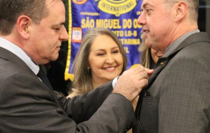 Deny Gambatto é empossado como presidente do Lions Clube de SMO