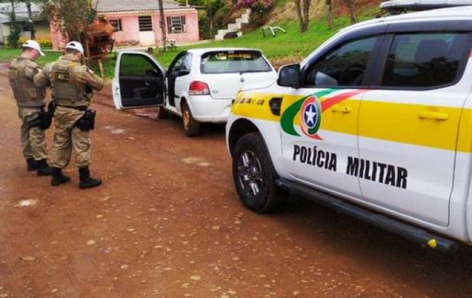 Com auxílio do Canil PMR identifica motorista que abandonou veículo após fugir de abordagem policial