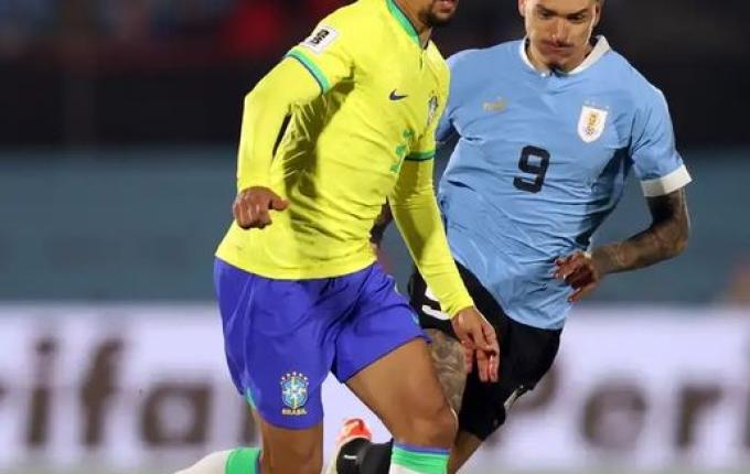 Copa América: Brasil enfrenta Uruguai em busca de vaga nas semifinais