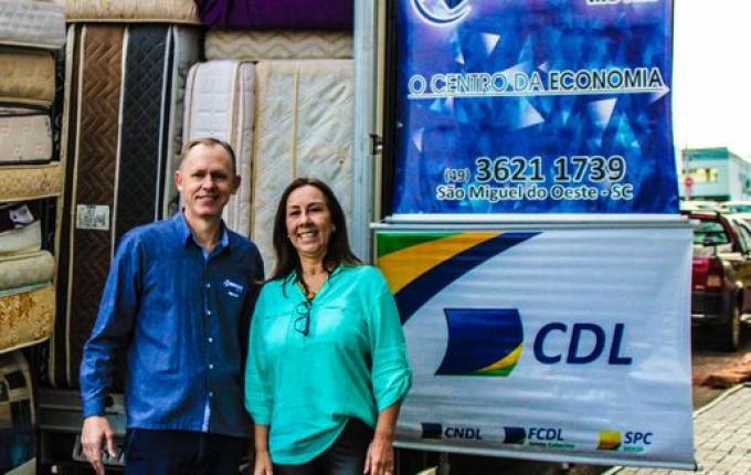 Festival da Reimar Móveis entrega 20 colchões em São Miguel do Oeste