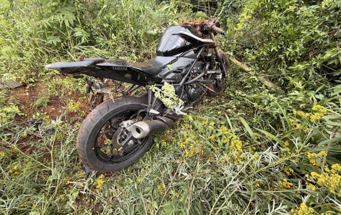 Motociclista fica ferido após sair da pista e cair em barranco na BR-282, em Paraíso