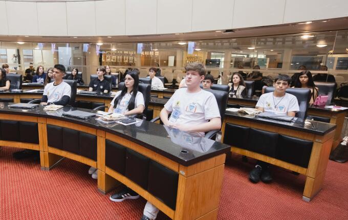 Estudantes de Belmonte vivem experiência parlamentar na Alesc durante o Parlamento Jovem