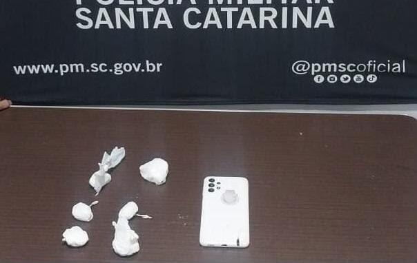 Polícia Militar prende dois homens por tráfico de drogas em Maravilha