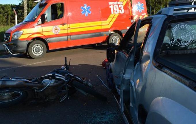 Vídeo: Acidente entre carro e moto deixa dois feridos na Willy Barth