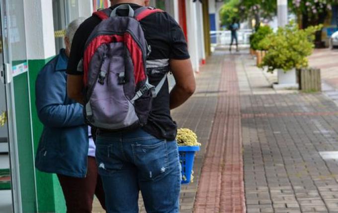 Legislativo aprova moção pedindo fiscalização de vendedores ambulantes