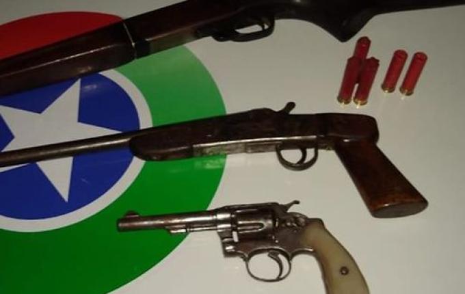 Armas são apreendidas em ocorrência de violência doméstica em São Miguel do Oeste