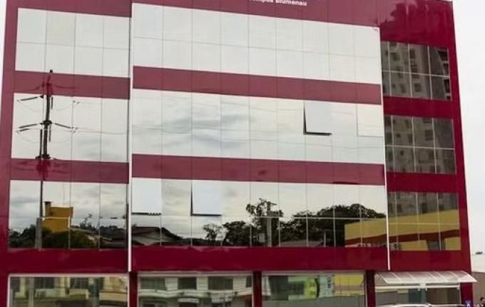 Concurso público da UFSC abre 73 vagas de ensino médio com salário inicial de R$ 2,6 mil
