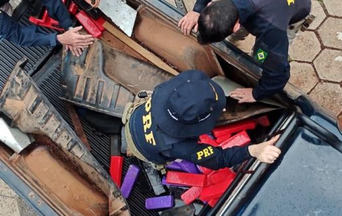 PRF usa scanner veicular e apreende mais de 50 kg de maconha em Chapecó