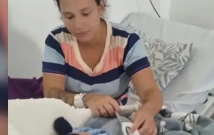 Bebê cai no chão ao nascer na recepção de hospital em SC