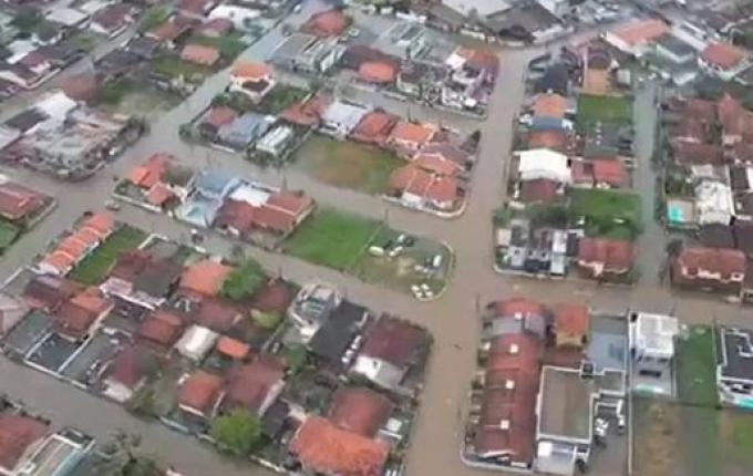 Pelo menos 32 cidades de SC são afetadas por chuvas torrenciais