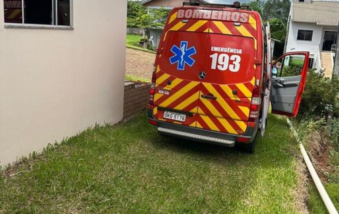 Idoso tem ferimentos após cair de altura no centro de Princesa