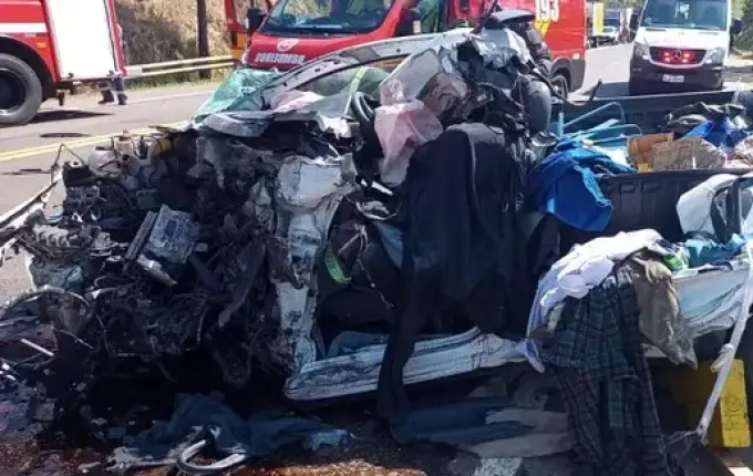 Saveiro fica retorcida e motorista morre em grave acidente na BR-282