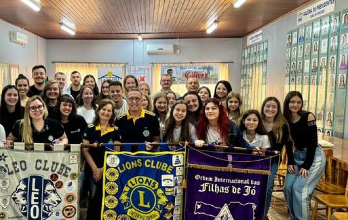 Campanha de saúde mental reúne jovens em ação do Setembro Amarelo em SMOeste