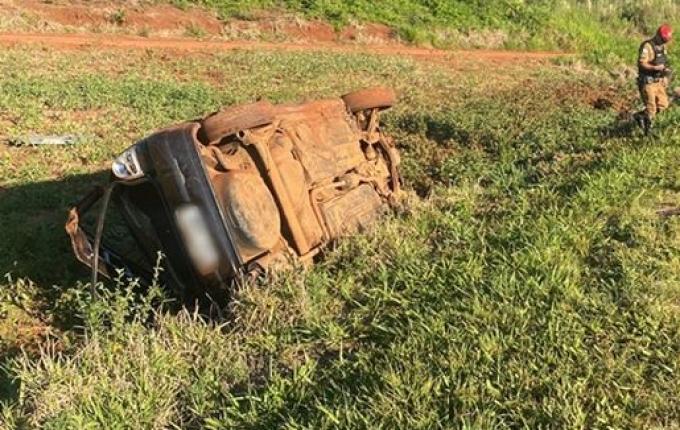 Jovem fica gravemente ferido em capotamento na PR-180