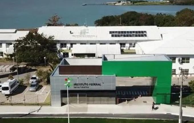 Servidores do IFSC fazem greve por recomposição salarial de 19,99%