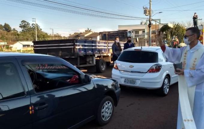 Igreja Matriz São José realiza benção do Dia do Colono e Motorista