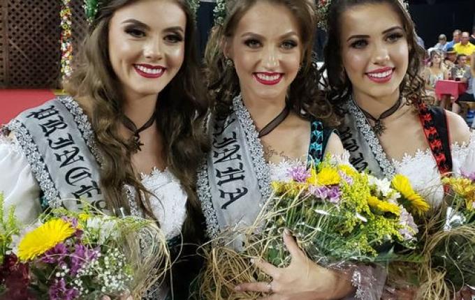 Tainá Dill é a rainha da 42ª Oktoberfest