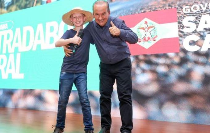 Governo lança programa de R$ 2,5 bilhões para asfaltar estradas rurais em todos os municípios