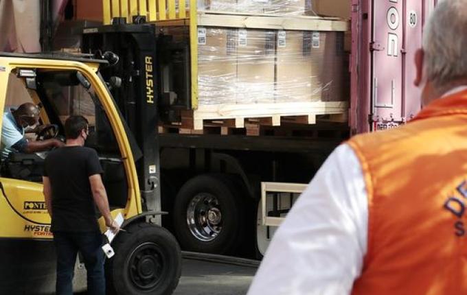 VÍDEO: SC recebe último lote com 230 respiradores da WEG