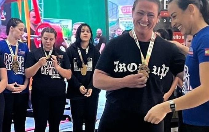 Iporã-oestina quebra recorde brasileiro de Deadlift e consagra-se campeã catarinense