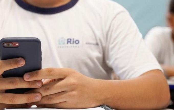 MEC orienta escolas sobre a proibição de celulares; veja os detalhes