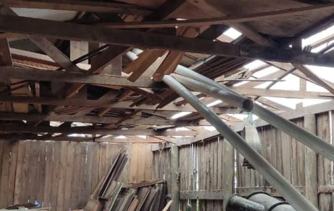 Municípios do Extremo Oeste são atingidos por vendaval